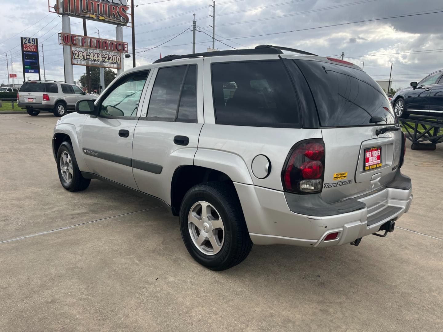 2004 SILVER /black Chevrolet TrailBlazer LS 2WD (1GNDS13S242) with an 4.2L L6 DOHC 24V engine, 4-Speed Automatic Overdrive transmission, located at 14700 Tomball Parkway 249, Houston, TX, 77086, (281) 444-2200, 29.928619, -95.504074 - Photo#4